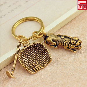 Handmade Chinese style pure brass keychain pendant accessories creative personality retro dustpan car key pendant