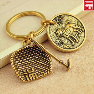 Handmade Chinese style pure brass keychain pendant accessories creative personality retro dustpan car key pendant